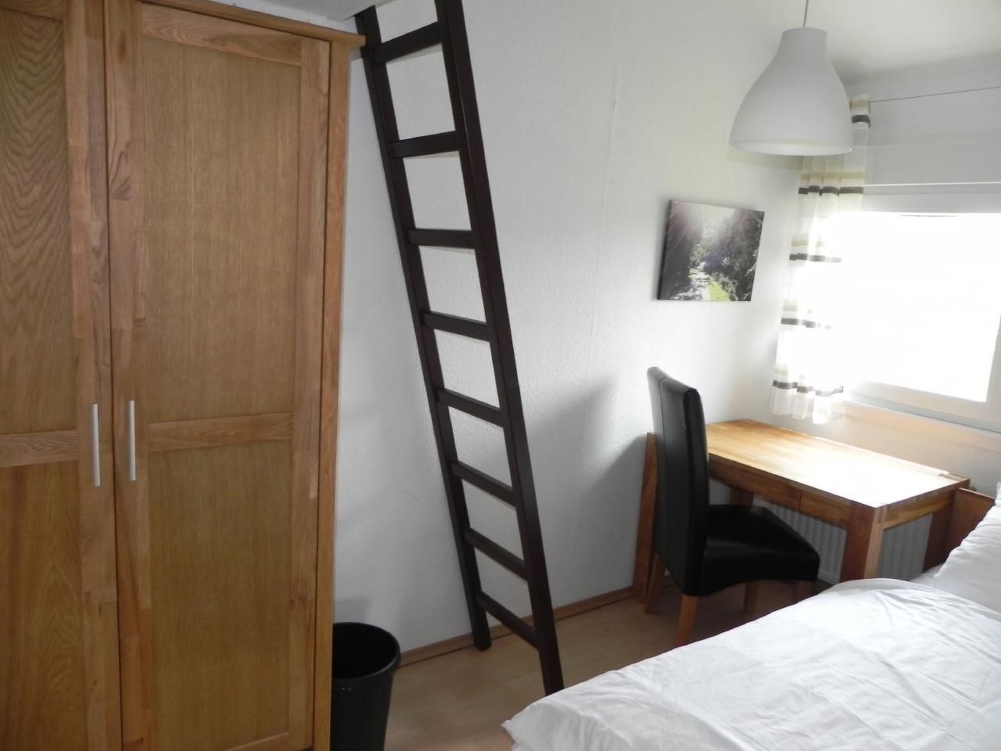 Freistehendes Ferienhaus in 2.Reihe am See-Drinnen