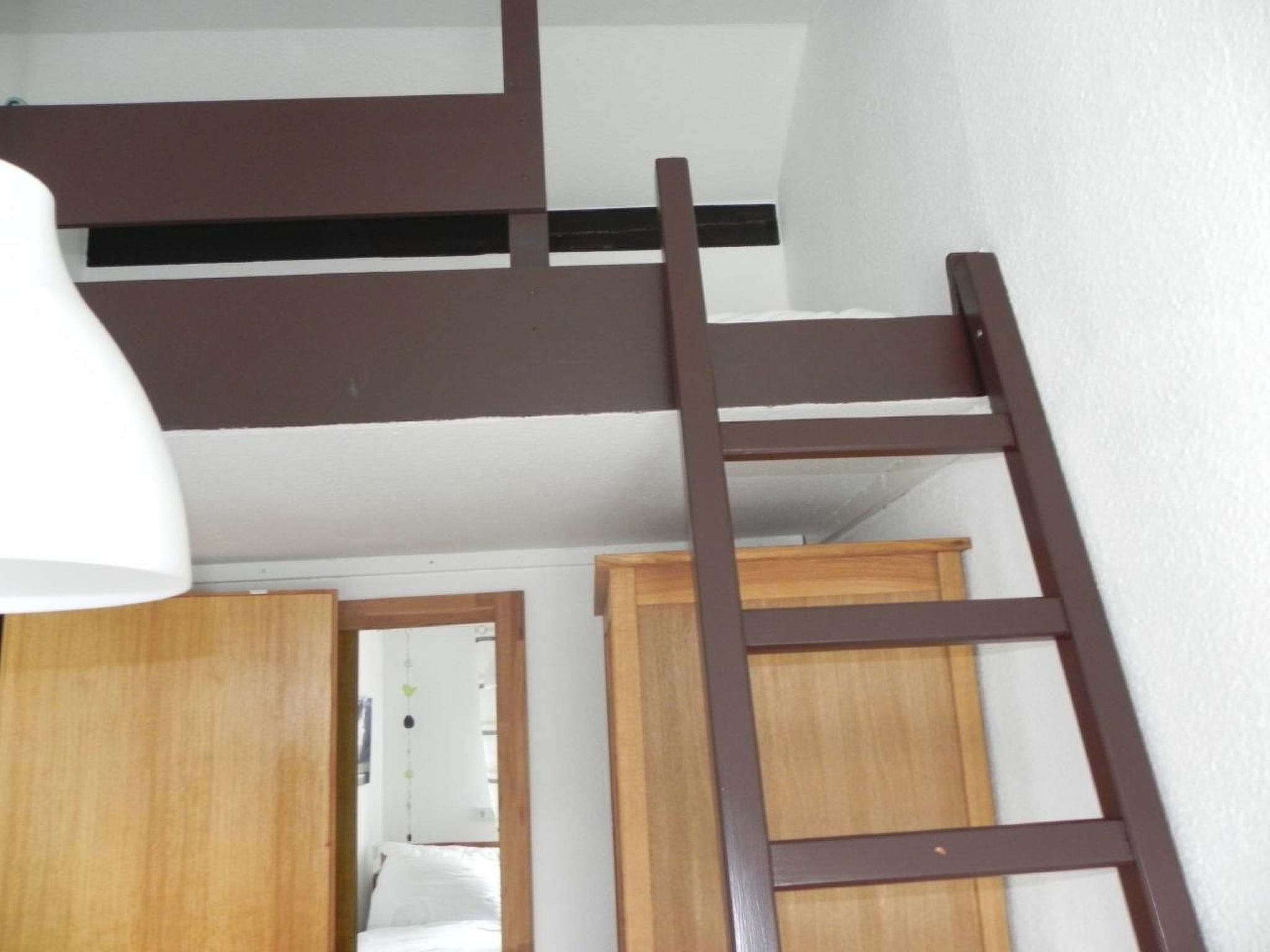 Freistehendes Ferienhaus in 2.Reihe am See-Drinnen