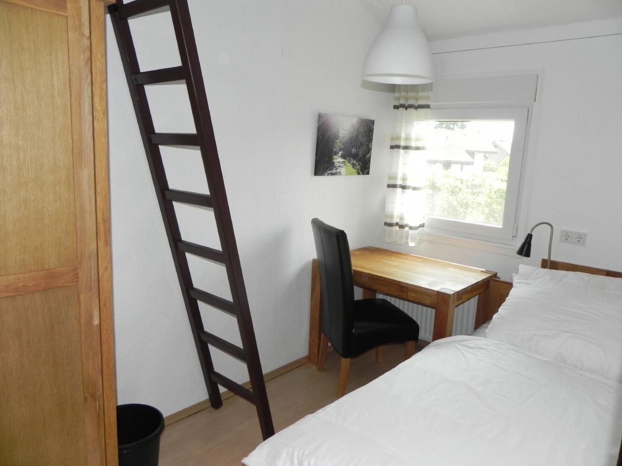 Freistehendes Ferienhaus in 2.Reihe am See-Drinnen