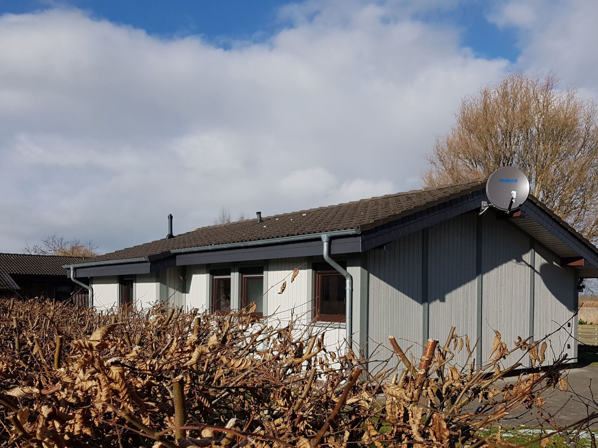 Freistehendes Ferienhaus in 2.Reihe am See-Drinnen