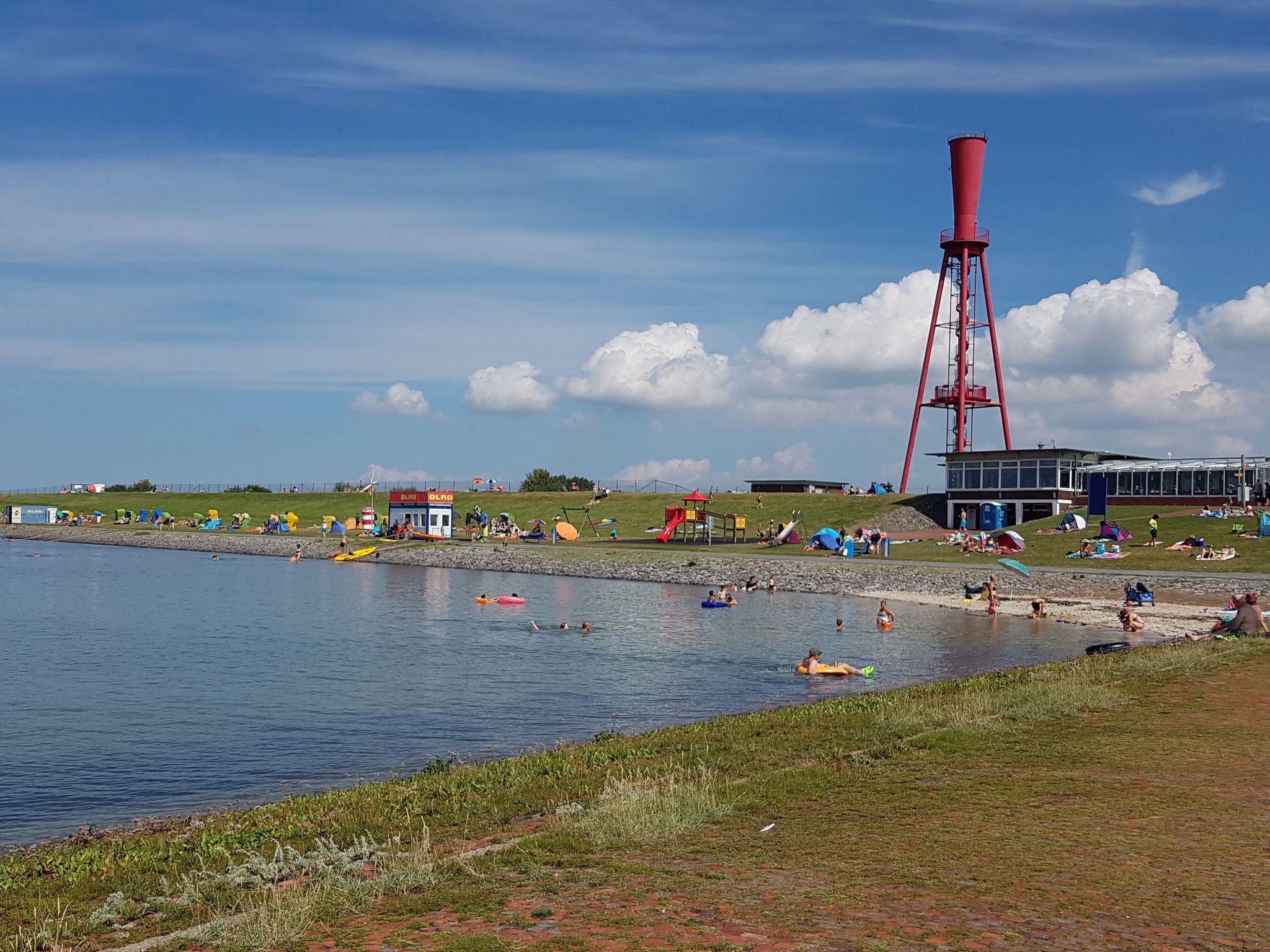 Freistehendes Ferienhaus in 2.Reihe am See-Drinnen