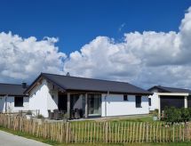 Vrijstaande vakantiebungalow met eigen sauna en tuin, 400m van het strand in Burhave - thumbnail 1