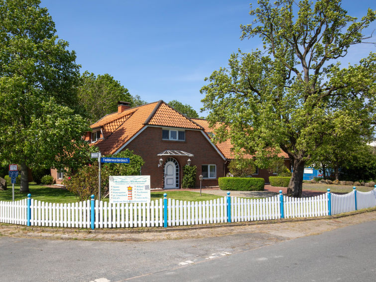 Open haard en sauna in ruim vakantiehuis in Fedderwardersiel in Duitsland