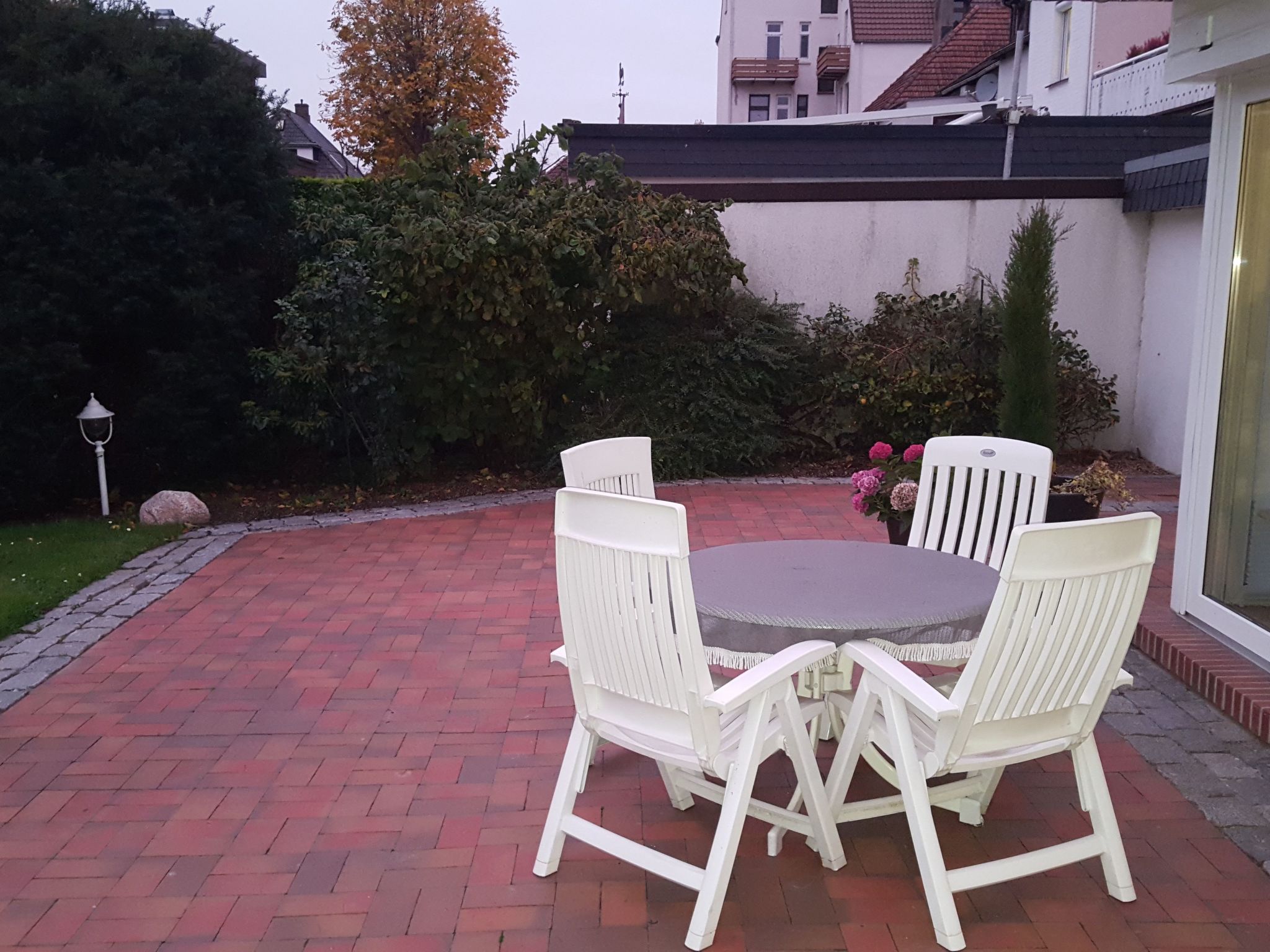 Private Ferienwohnung in Nordenham mit großem Garten-Drinnen