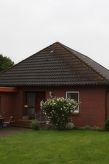 mit kleinem Garten und Grill