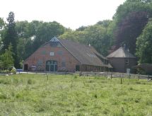 Vrijstaand vakantiehuis op 12.000m² grond, 15 km van de Noordzee - thumbnail 1