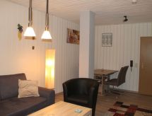 Vrijstaand vakantiehuis aan het meer in Jade, 100m van water - thumbnail 5