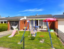 Strandnahes Ferienhaus mit Kinderspielplatz