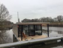 Hausboot für vier Personen mit Kamin und Terrasse