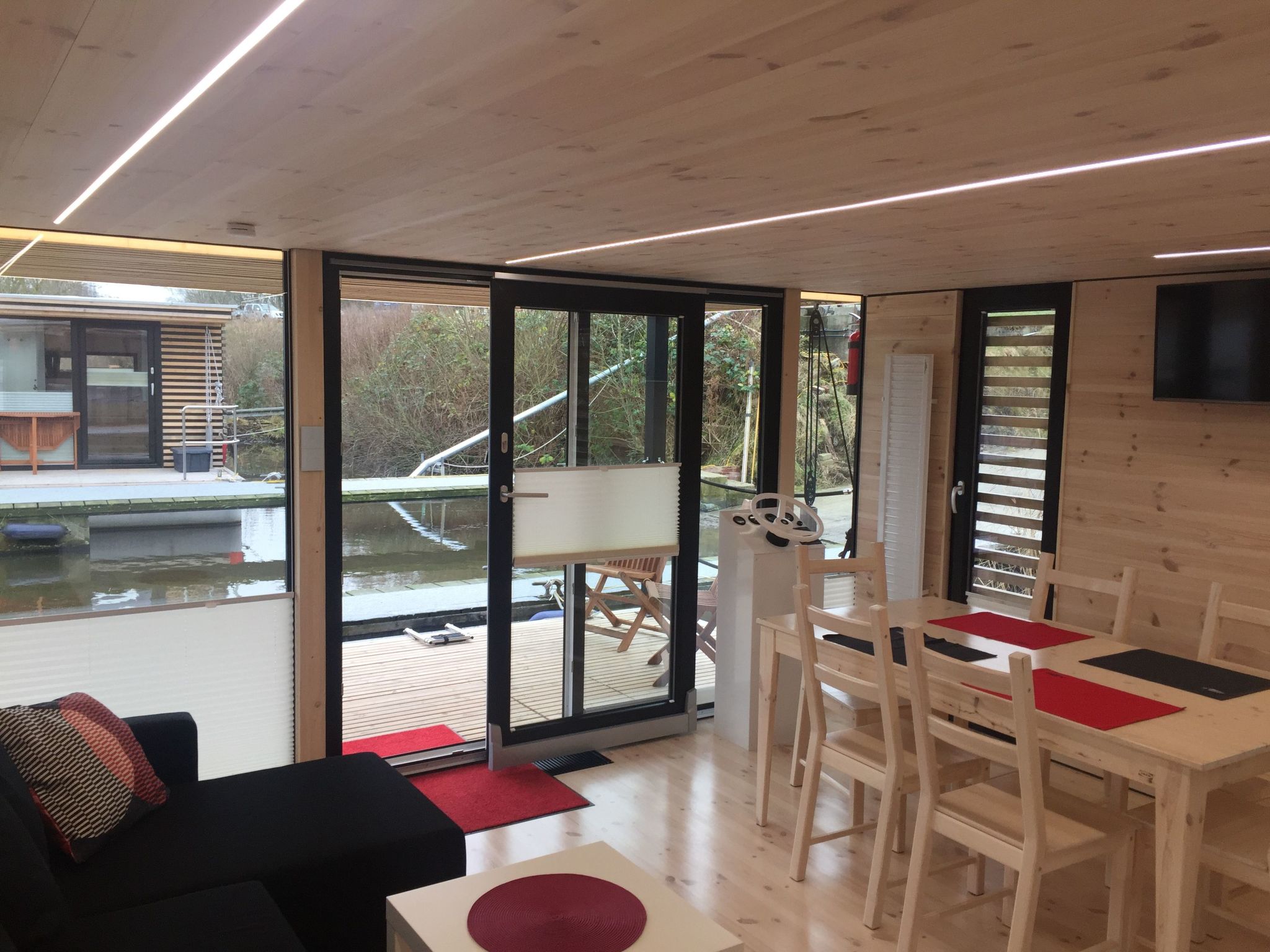 Hausboot für vier Personen mit Kamin und Terrasse-Image-tags.info