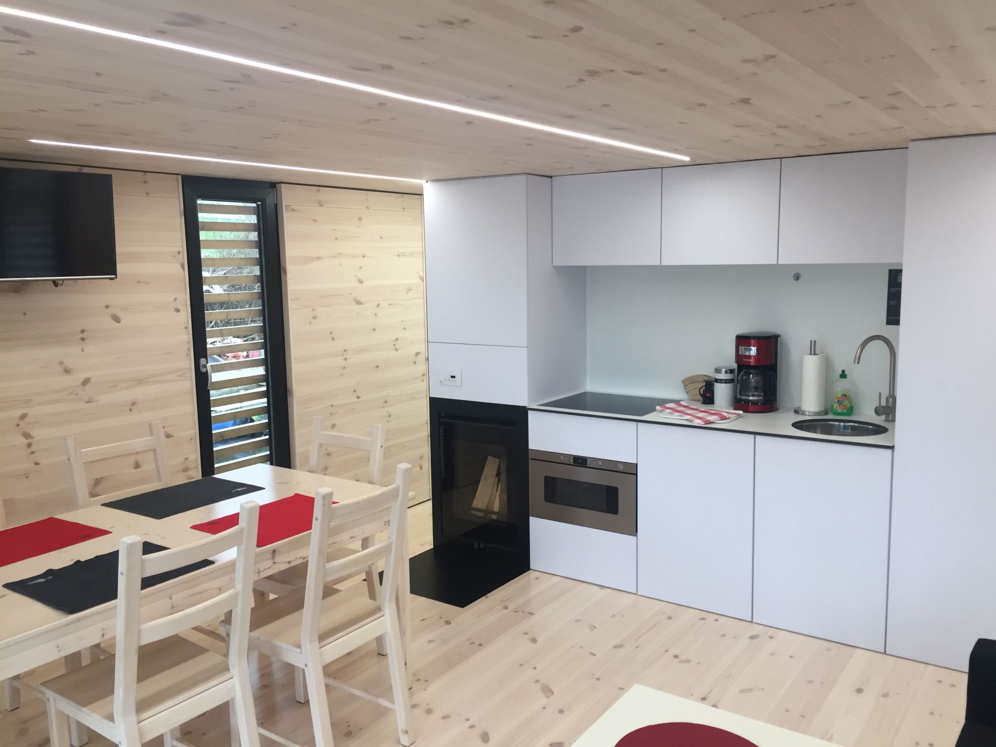 Hausboot für vier Personen mit Kamin und Terrasse-Image-tags.info