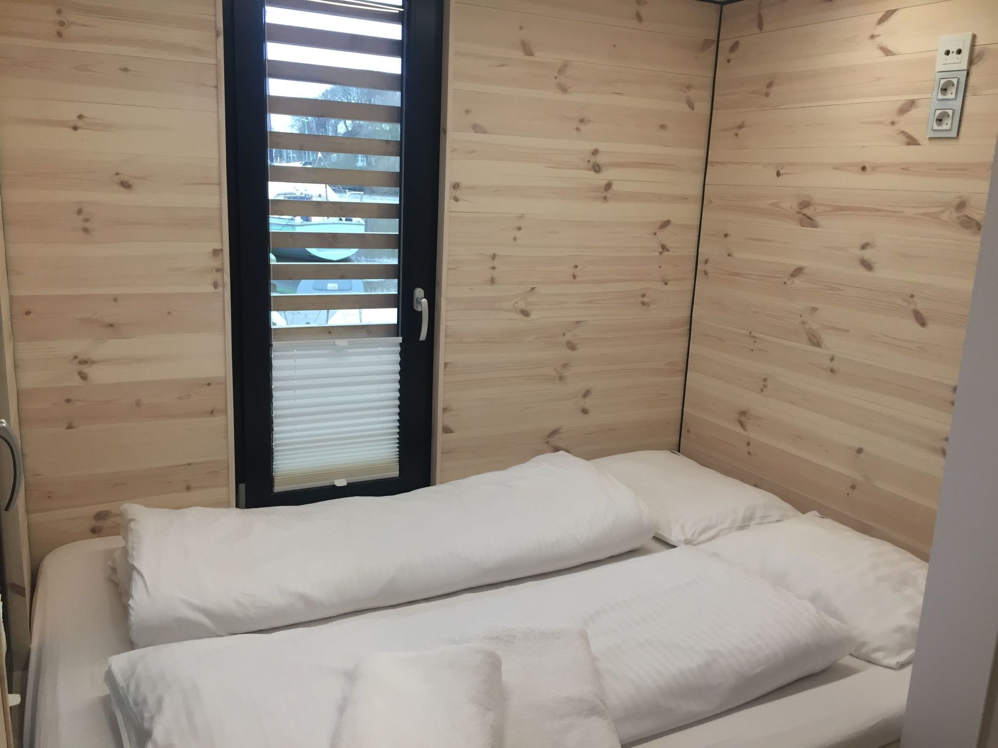 Hausboot für vier Personen mit Kamin und Terrasse-Image-tags.info