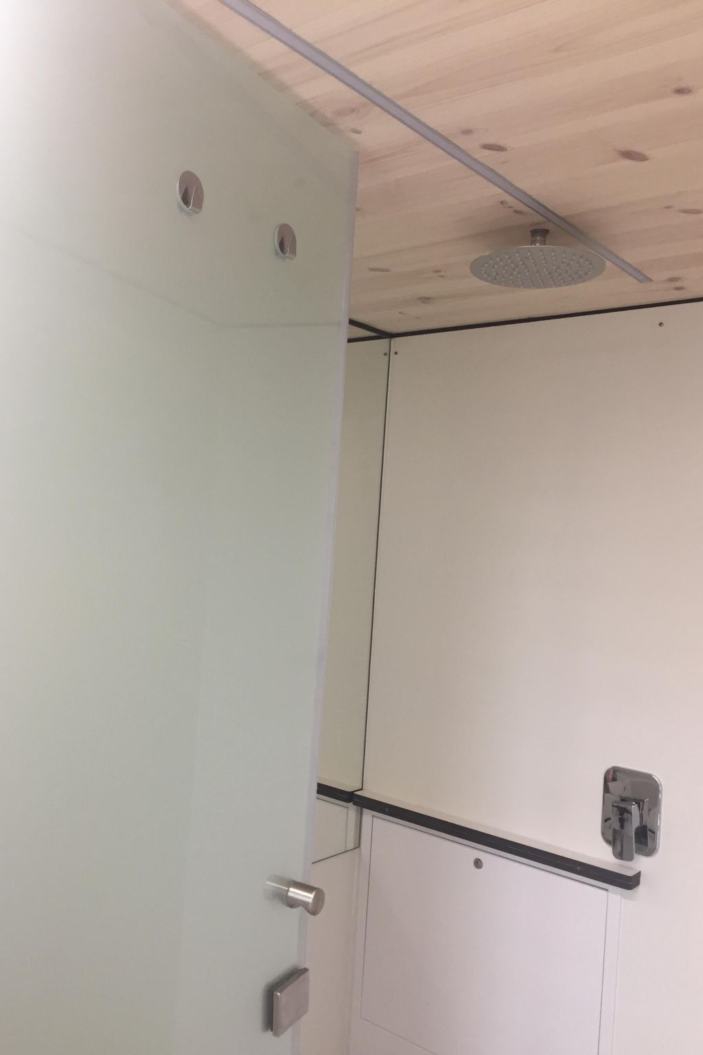 Hausboot für vier Personen mit Kamin und Terrasse-Image-tags.info