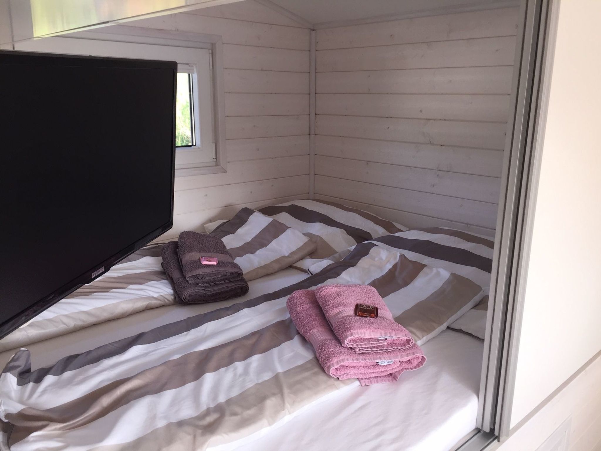 Hausboot KHT 1 Lacet mit Elektrokamin im Salon, 1 Schlafraum, Küche, Duschbad m-Image-tags.info