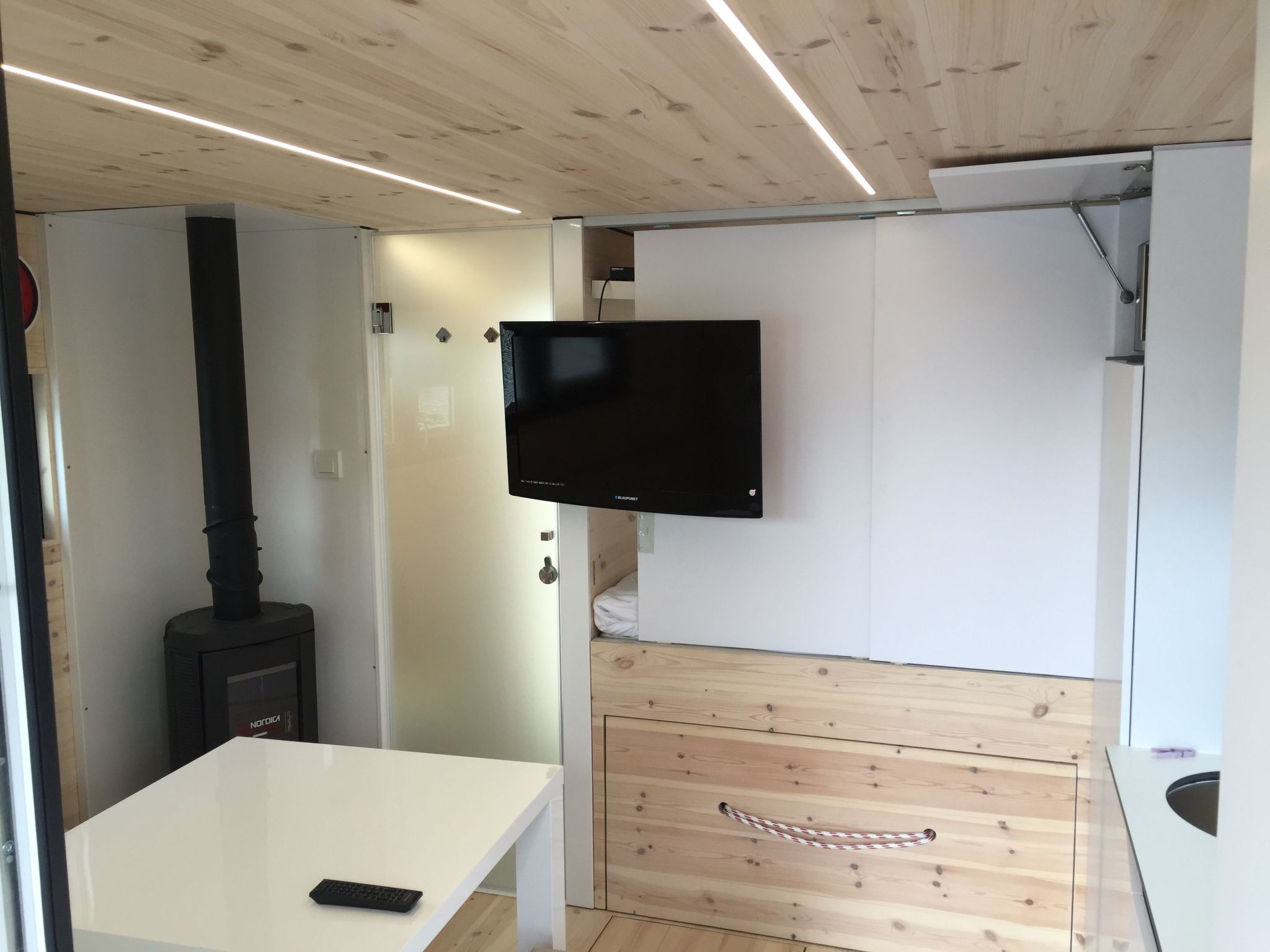 Hausboot für zwei Personen mit Kamin und Terrasse-Image-tags.info