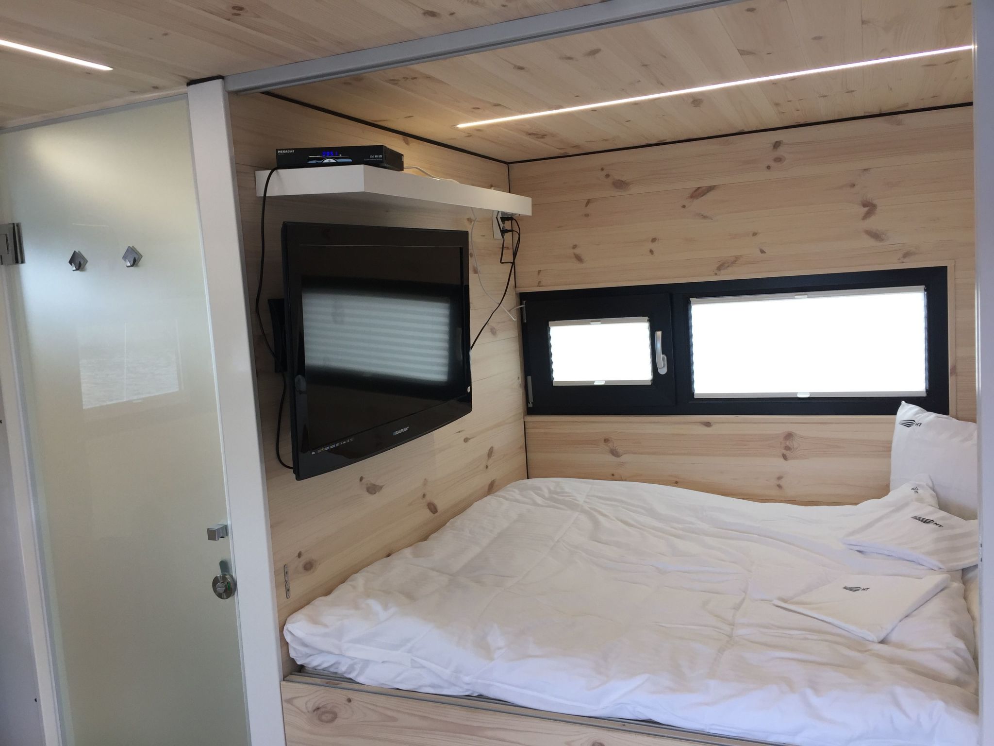 Hausboot für zwei Personen mit Kamin und Terrasse-Image-tags.info