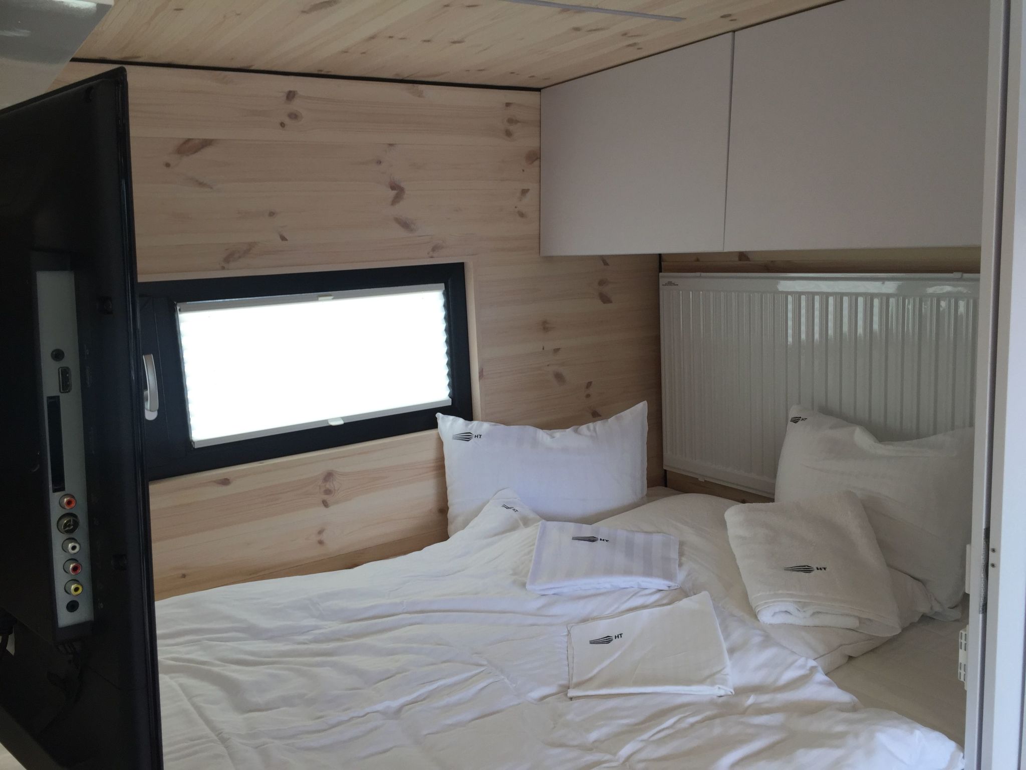 Hausboot für zwei Personen mit Kamin und Terrasse-Image-tags.info