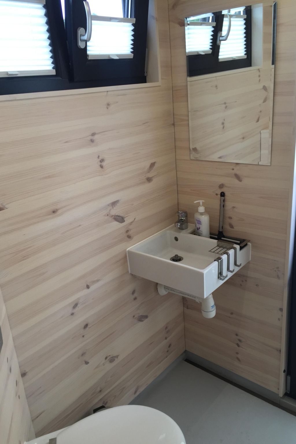 Hausboot für zwei Personen mit Kamin und Terrasse-Image-tags.info