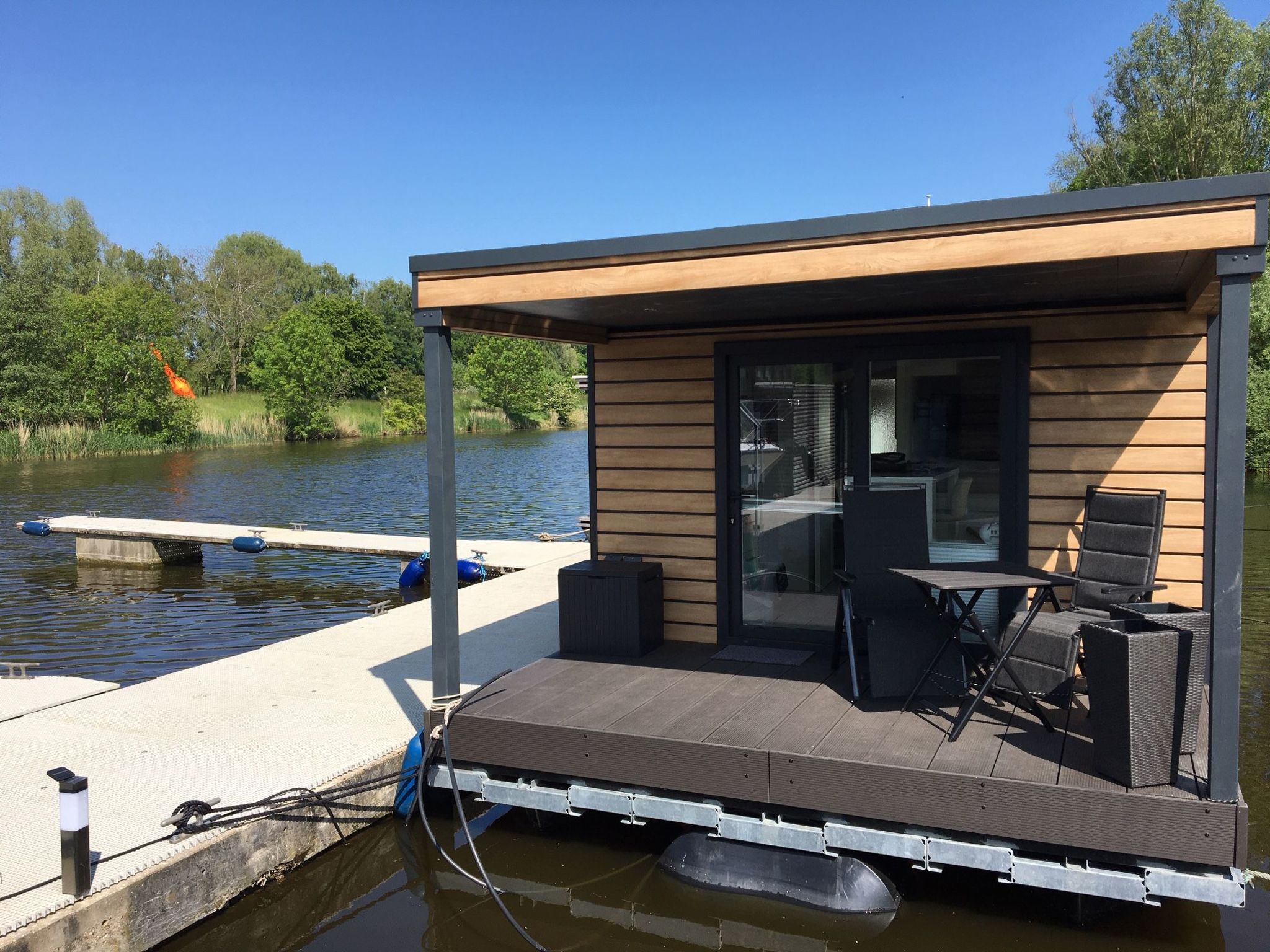 Hausboot KHT 2 Lacet mit Elektrokamin im Salon, 1 Schlafraum, Küche, Duschbad m