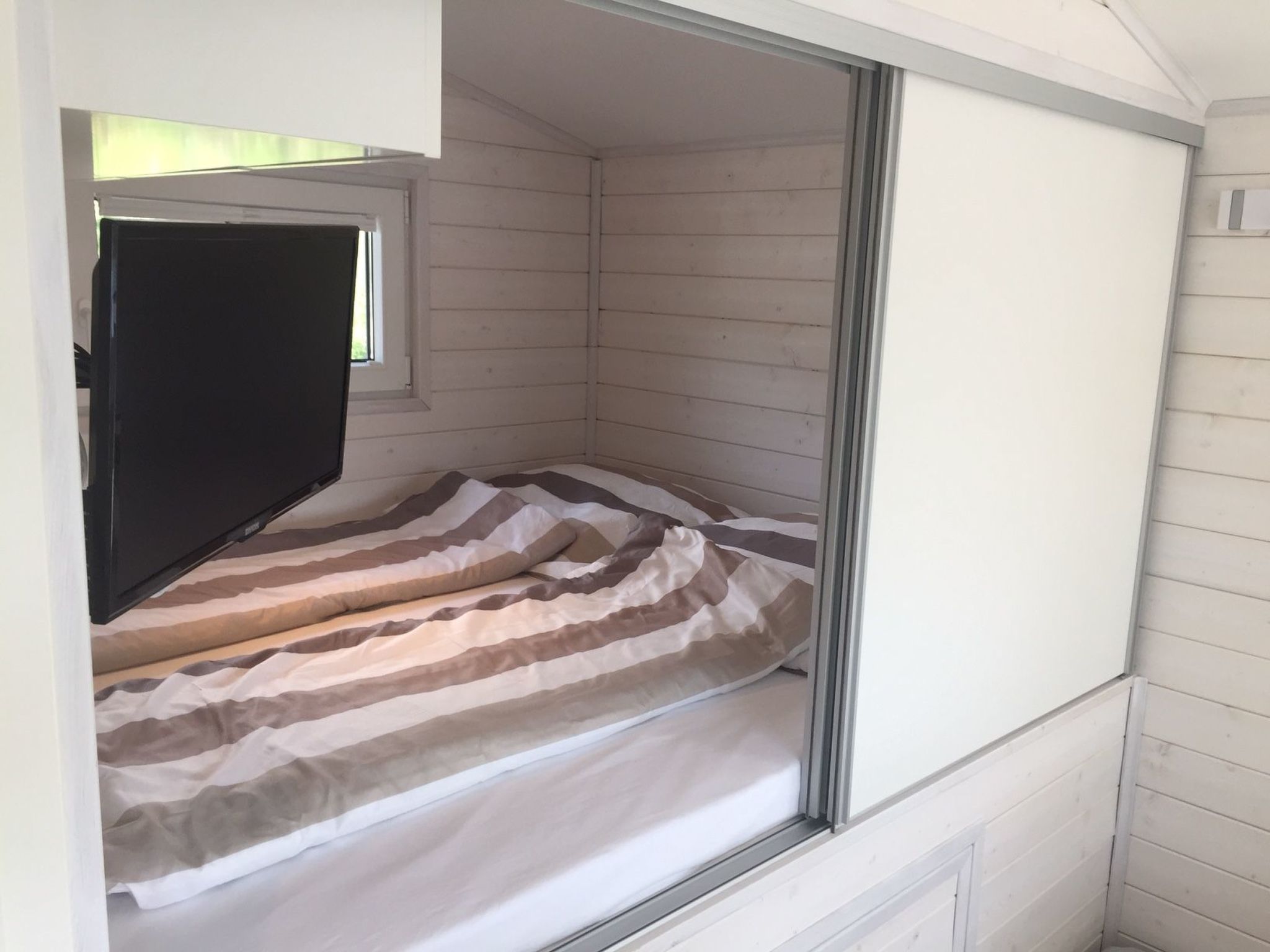 Hausboot KHT 2 Lacet mit Elektrokamin im Salon, 1 Schlafraum, Küche, Duschbad m-Image-tags.info