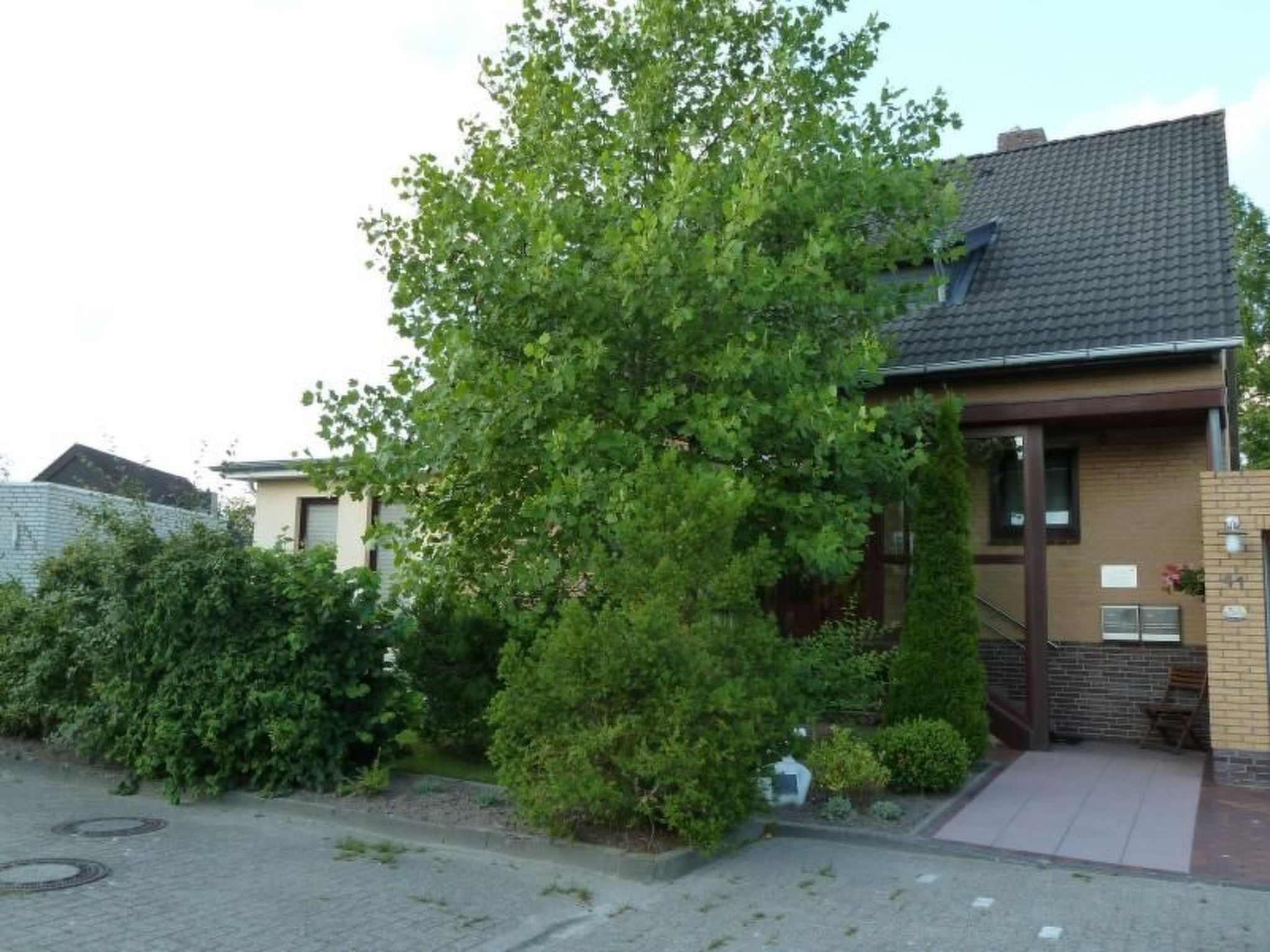 Ruhige Ferienwohnung mit Balkon und Parkplatz-Binnen