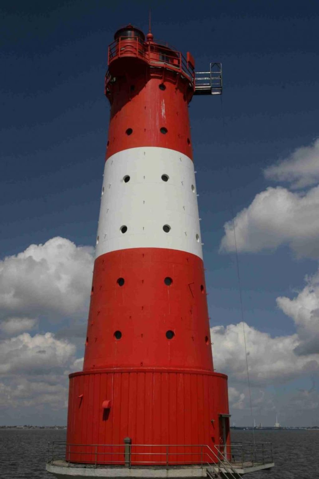 Ruhige Ferienwohnung mit Balkon und Parkplatz-Binnen