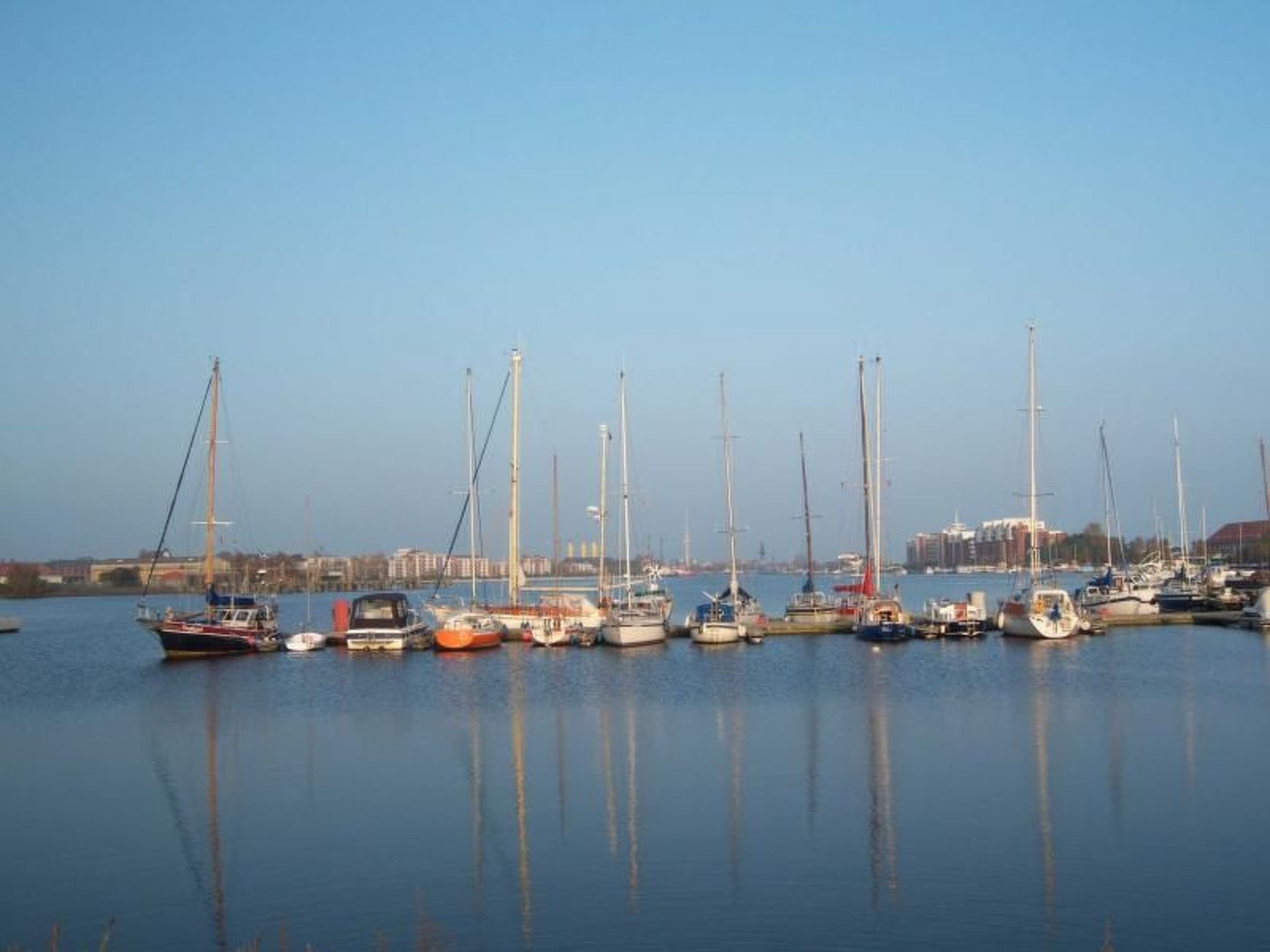 Ruhige Ferienwohnung mit Balkon und Parkplatz-Binnen
