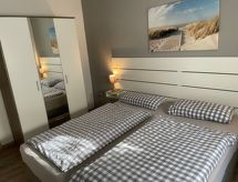 Sonnige Ferienwohnung mit großem Garten