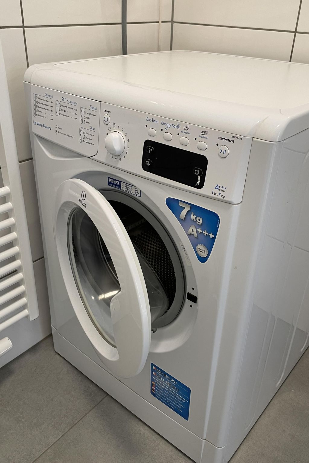 Sonnige Ferienwohnung mit großem Garten-Dedans