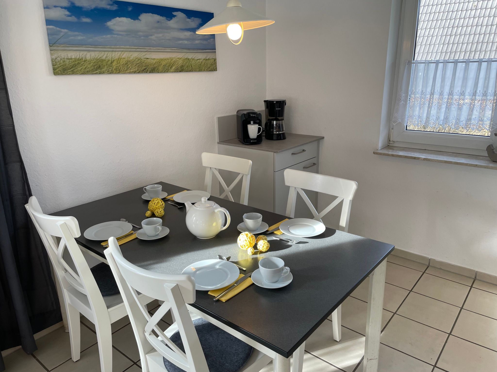 Sonnige Ferienwohnung mit großem Garten-Dedans