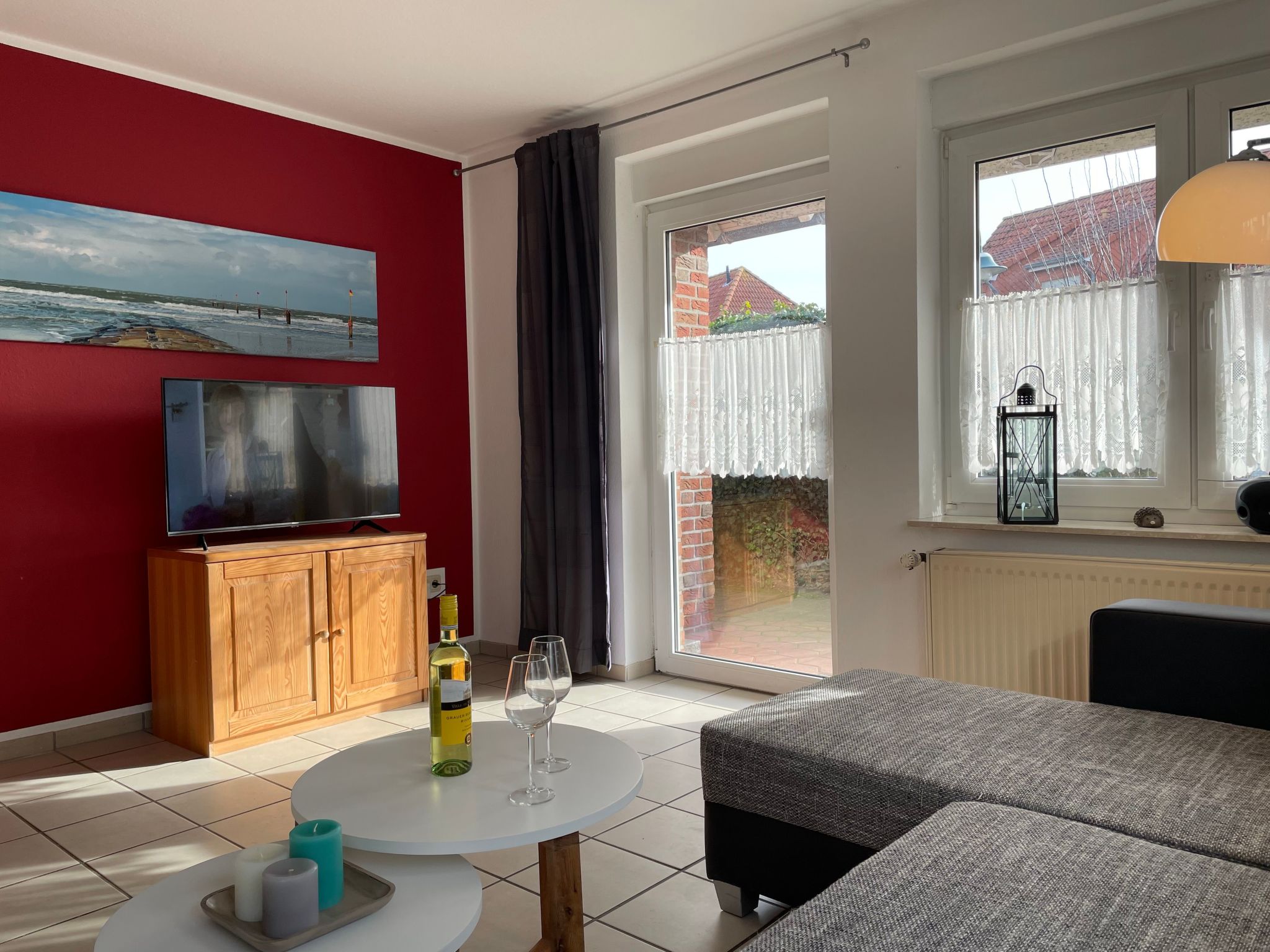 Sonnige Ferienwohnung mit großem Garten-Dedans