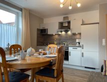 Lichte begane grondwoning met zonnig terras in Altfunnixsiel, vlakbij zee - thumbnail 1