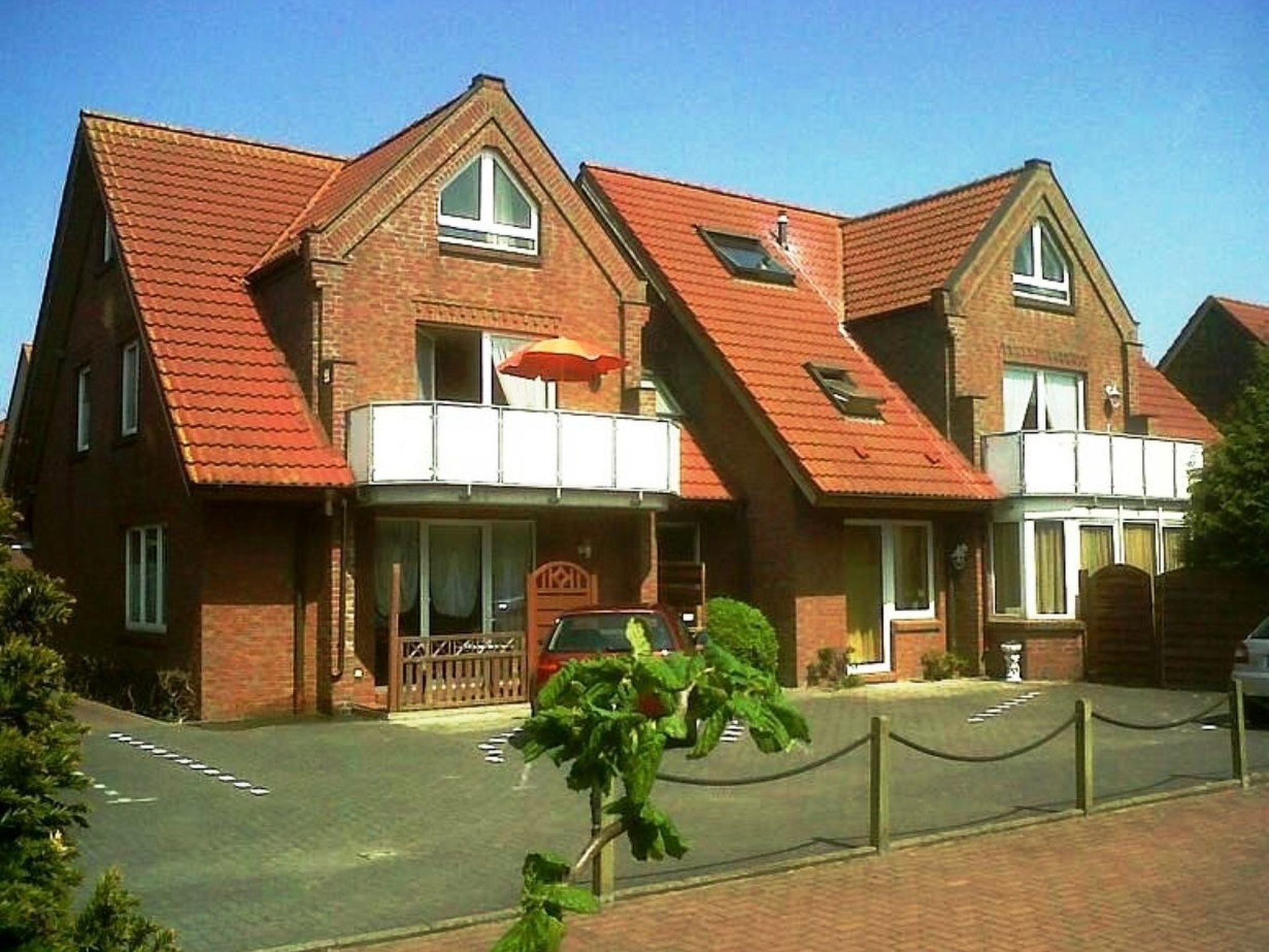 Helle Erdgeschosswohnung mit sonniger Terrasse-Inside