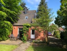 Vrijstaand vakantiehuis Haus am Reithmoor met haard en omheinde tuin in Großefehn - thumbnail 1