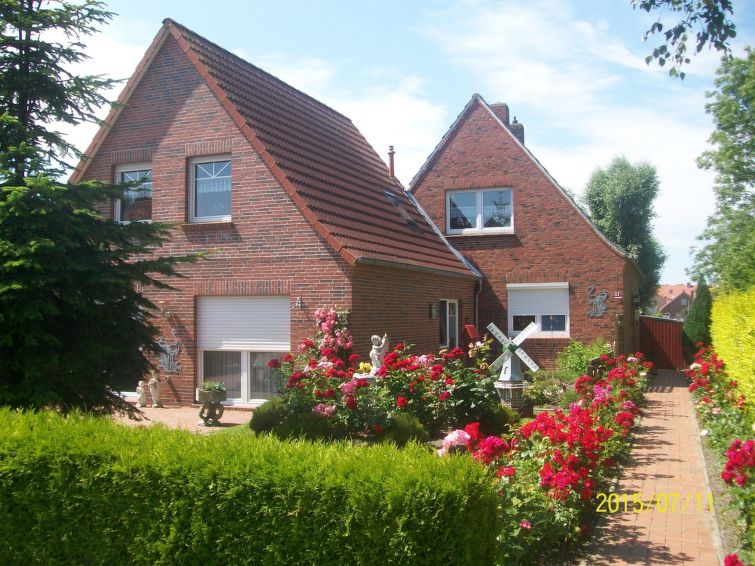 Mit Umfriedetem Garten Und Terrassen - Greetsiel