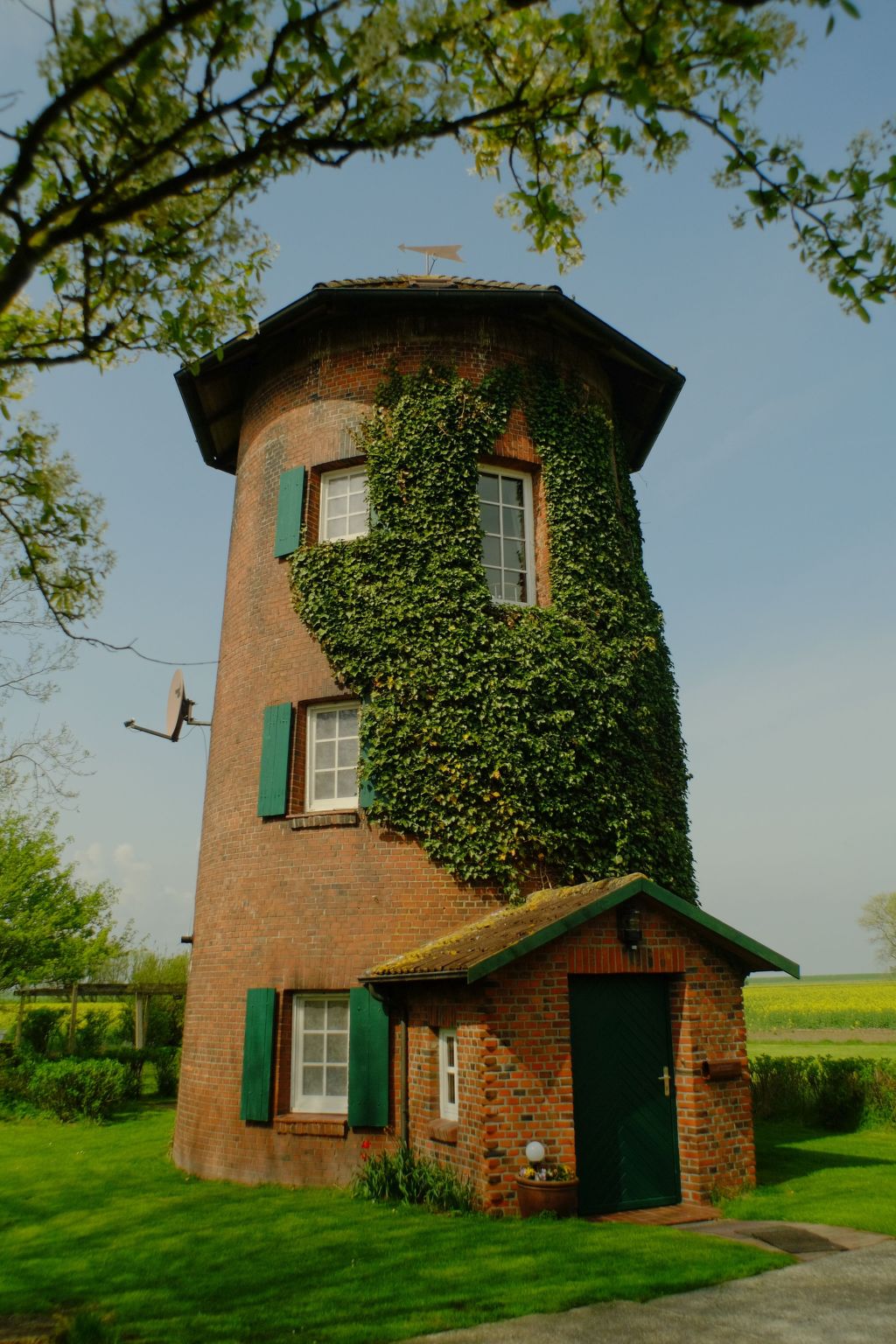 in Pilsum mit Großem Garten