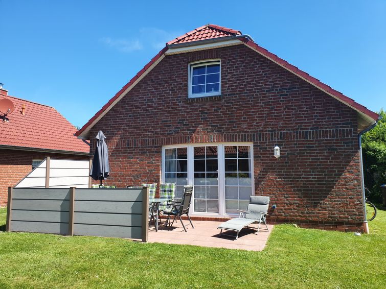 Huis 4-kamers 95 m2 op 2 verdiepingen, op de begane grond. Modern en smaakvol ingericht: woon-/eetkamer met zwedenkachel en Sat-TV (Flatscreen TV), CD-speler, stereo-installatie en DVD. Uitgang naar h..