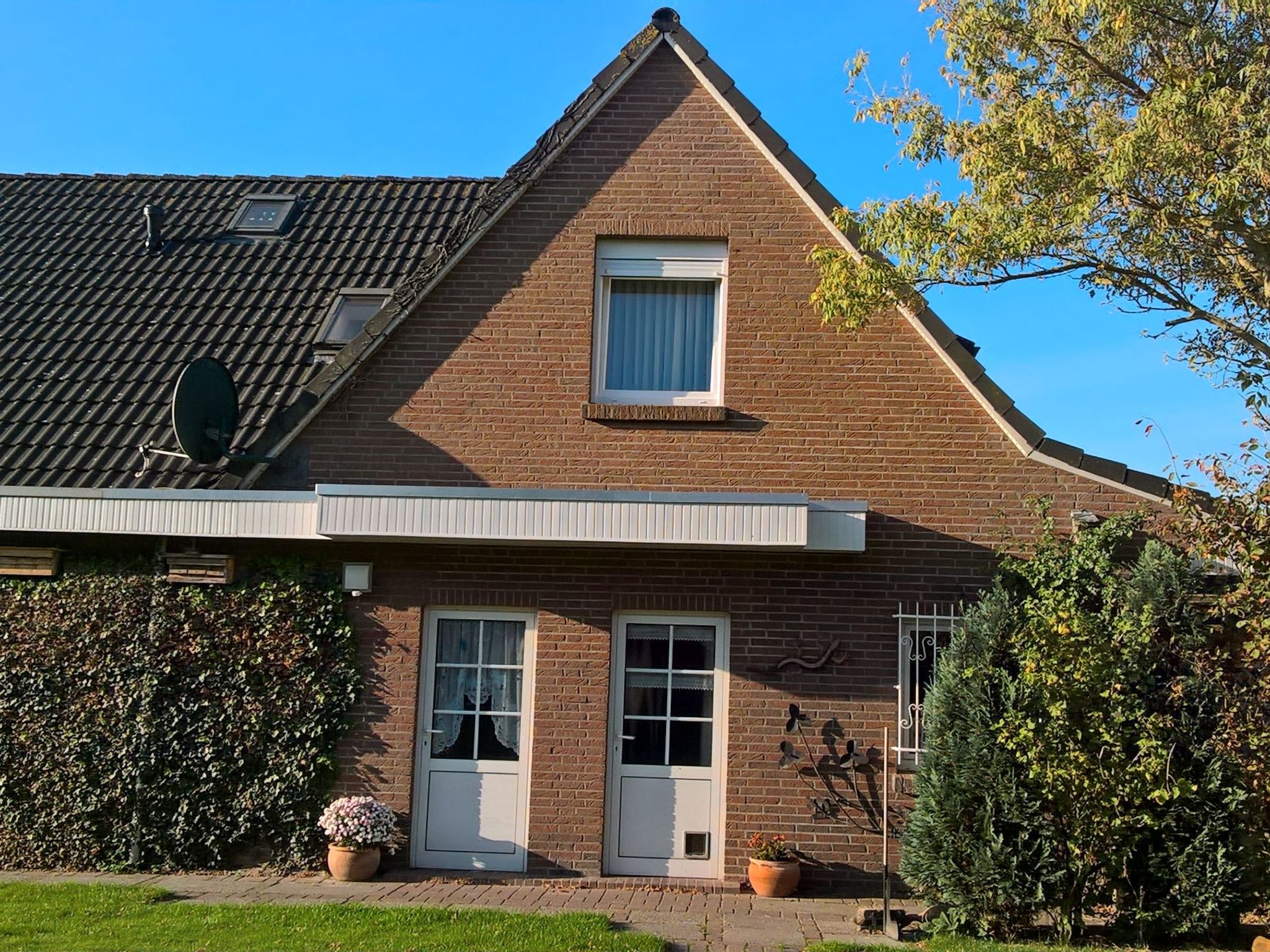 Mit Garten und Gartenhaus