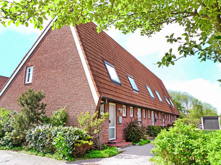 Huis in een rij 3-kamers 70 m2 op 2 verdiepingen, op de begane grond. Woon-/eetkamer 18 m2 met Sat-TV, radio en CD-speler. Kookhoek (oven, afwasmachine, 4 keramische glas kookplaten, broodrooster, wat..