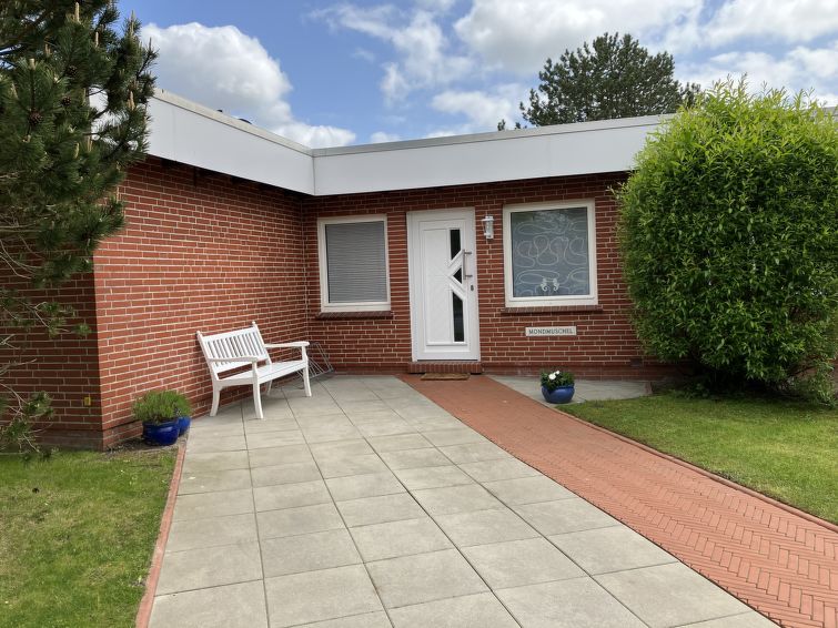"Mondmuschel", huis in een rij 3-kamers 50 m2, op de begane grond. Gedeeltelijk gerenoveerd in 2019: woon-/eetkamer 23 m2 met Sat-TV (Flatscreen TV), radio. Uitgang naar het terras. 1 kamer 8 m2 met 1..