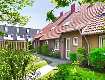 Compact appartement aan de Noordzeekust in Norddeich met bad en tuin - thumbnail 1