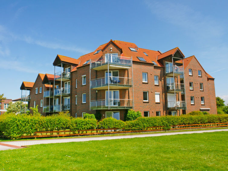 "Borkum", appartement 2-kamers 54 m2, op de begane grond. Ruim en licht: woonkamer 17 m2 met Sat-TV (Flatscreen TV), stereo-installatie. 1 kamer 9 m2 met 1 2-pers bed (2 x 90 cm, lengte 200 cm). Keuke..