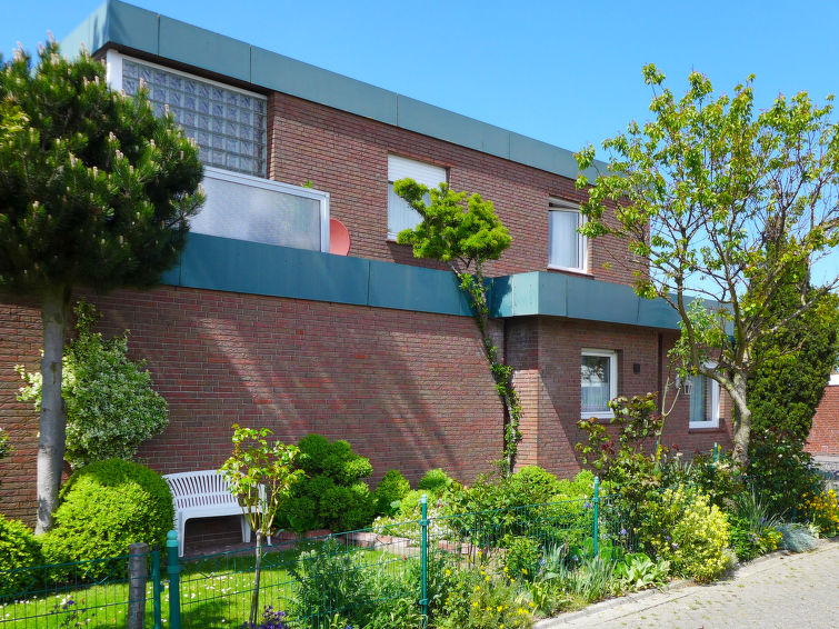 "Niki", appartement 3-kamers 60 m2, op de begane grond. Comfortabel en smaakvol ingericht: woon-/eetkamer 20 m2 met Kabel-TV (Flatscreen TV), CD-speler. Uitgang naar het terras. Doorgangskamer 9 m2 me..
