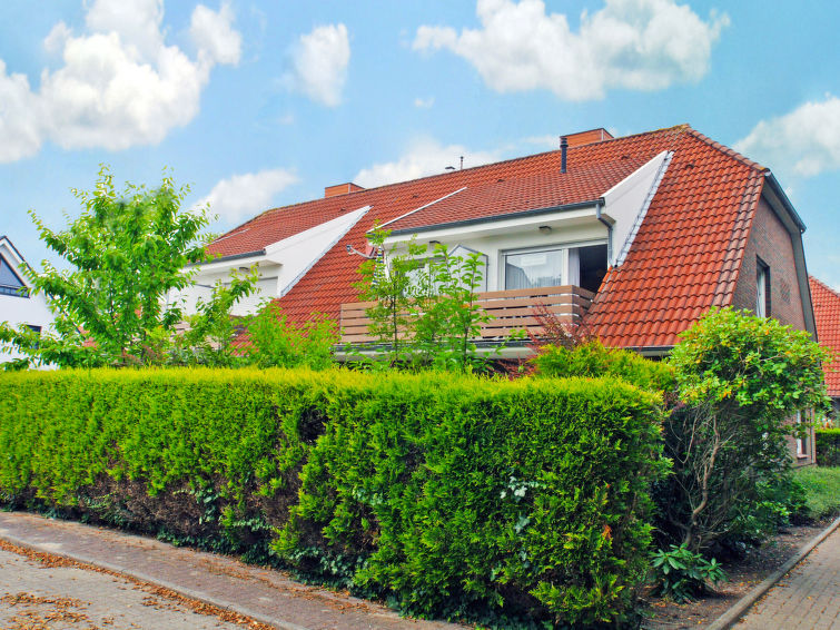"Scholle", appartement 3-kamers 45 m2 op 2 verdiepingen op de 1e verdieping. Gezellig ingericht: woon-/eetkamer 18 m2 met Sat-TV (Flatscreen TV), stereo-installatie en DVD. 1 kamer 8 m2 met 1 2-pers b..