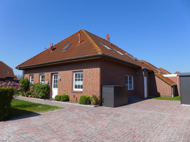 "Martina", halfvrijstaand huis 4-kamers 100 m2 op 2 verdiepingen, op de begane grond. Comfortabel en smaakvol ingericht: woon-/eetkamer 21 m2 met Sat-TV (Flatscreen TV), stereo-installatie. Uitgang na..