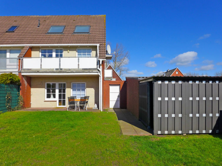 "Seestern", appartement 3-kamers 50 m2, op de begane grond. Gezellig ingericht: woon-/eetkamer met Sat-TV (Flatscreen TV), stereo-installatie. 1 kamer met 1 2-pers bed (2 x 90 cm, lengte 190 cm). 1 ka..