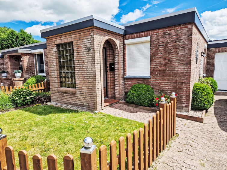 Gezellig vakantiehuis Nobby in Berumbur bij Hage in Hage