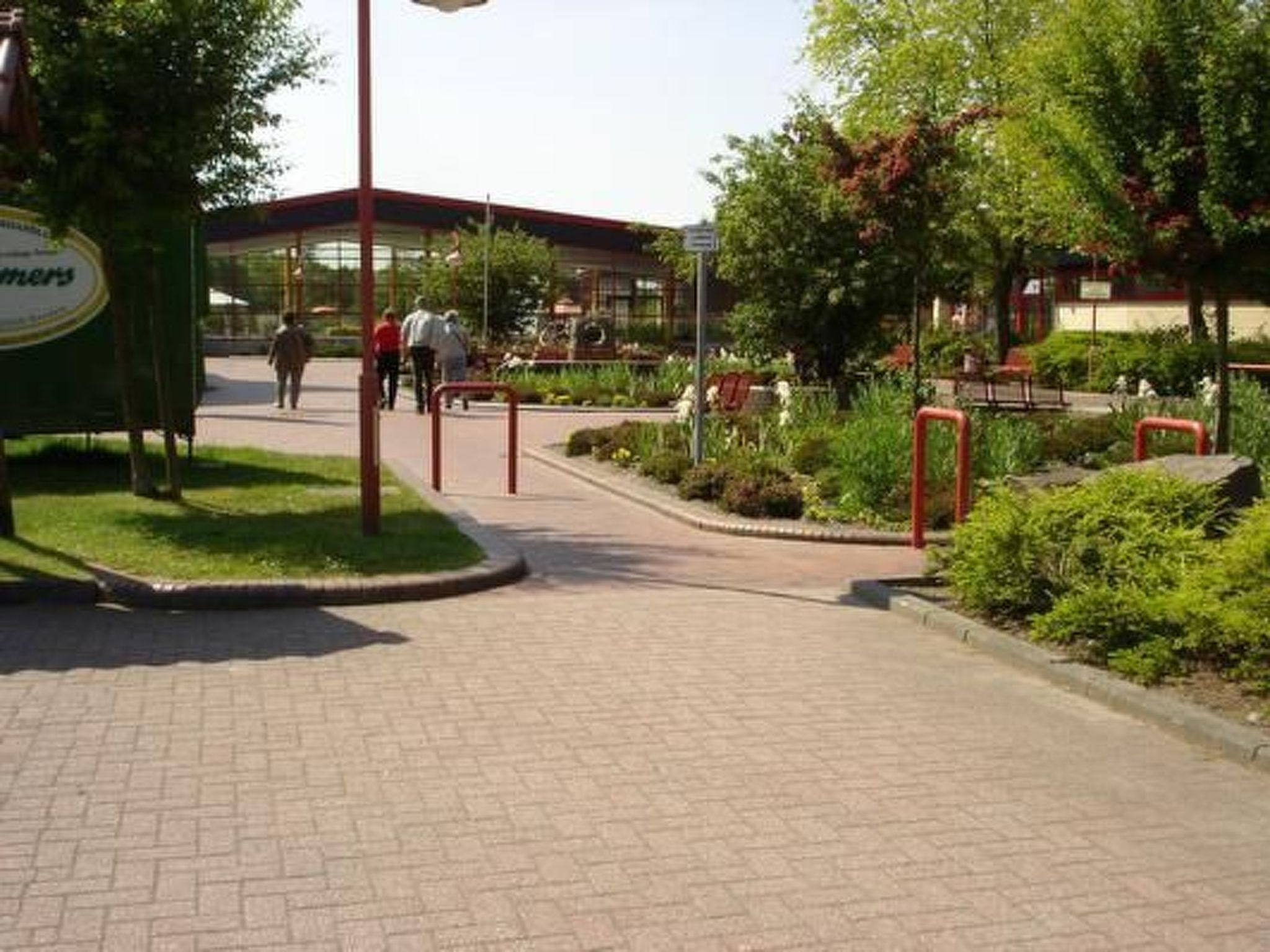 In Hage mit Garten, Terrasse und Grill-Binnen