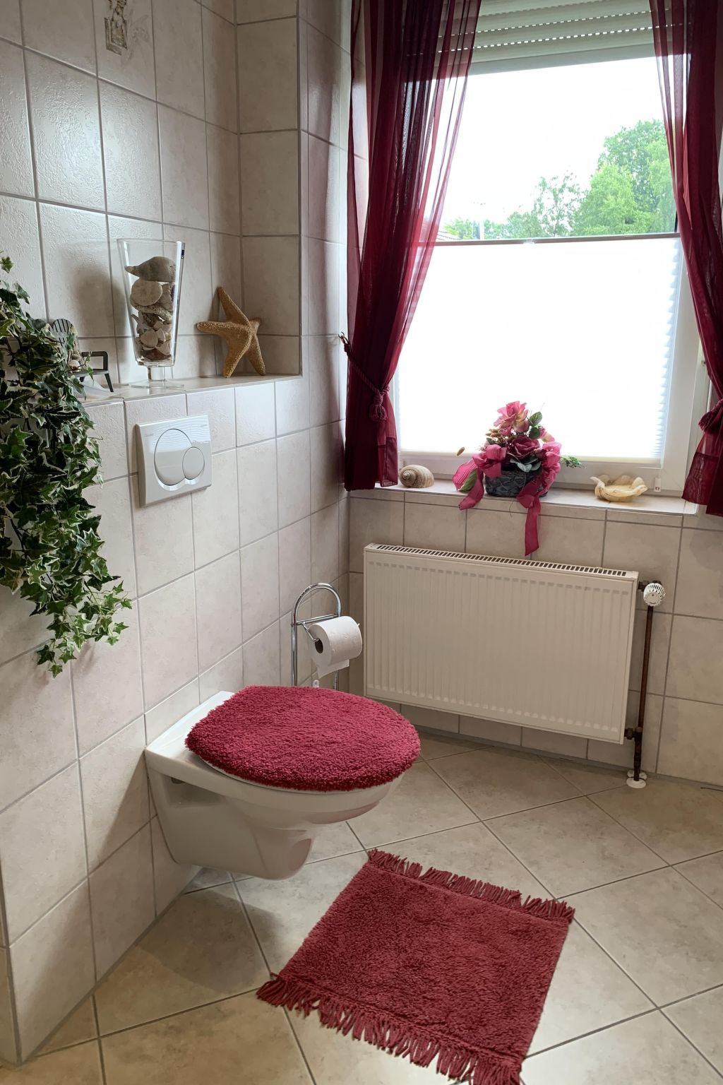 In Hage mit Garten, Terrasse und Grill-Binnen