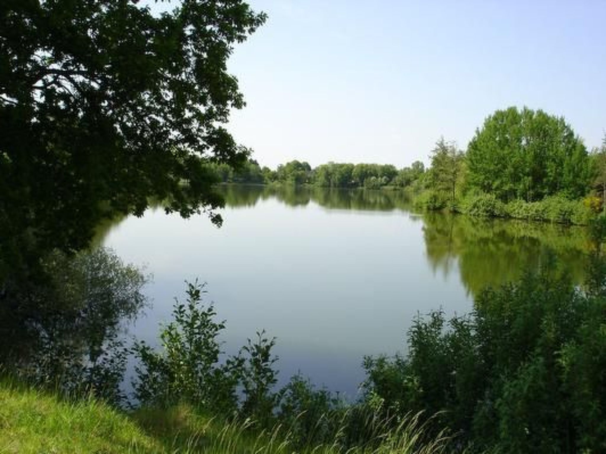 In Hage mit Garten, Terrasse und Grill-Binnen